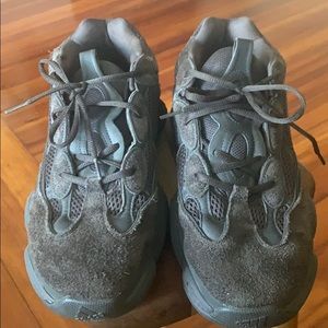 Black Yeezy 500